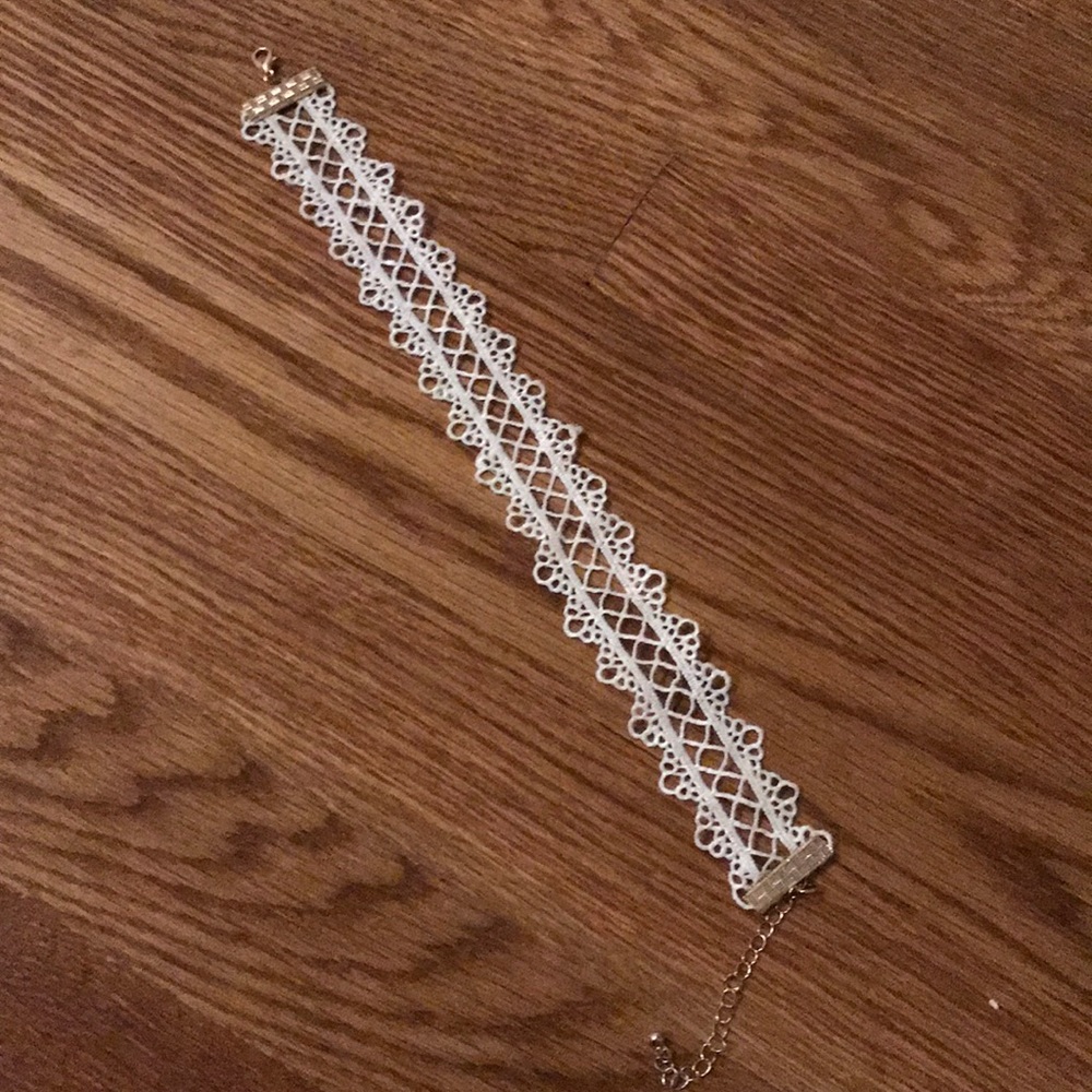 White lace choker necklace